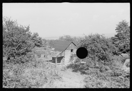 0397_House in considerable disrepair, Garrett County