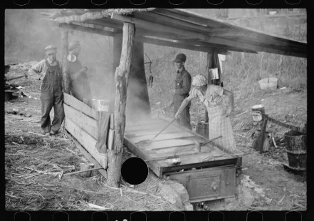 0418_Sorghum mill , busy thoroughfare, near Nashville