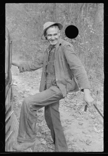 0429_ Family of prospective resettlement client, Brown County