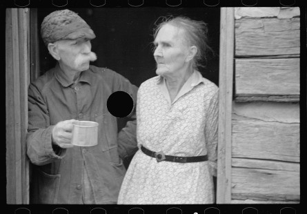 0442_Couple hoping for resettlement, Brown County