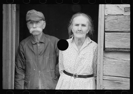 0443_Couple hoping for resettlement, Brown County