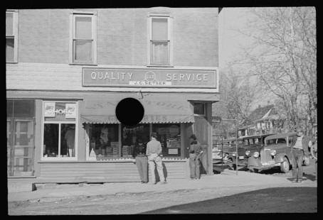 0454_Shoe shop and street corner, Nashville, Indiana