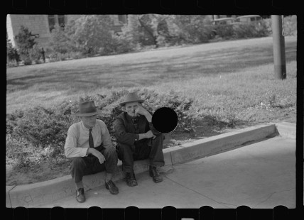 0466_ Farmers sat talking