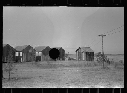 0470_Group of simple dwellings