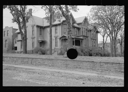 0498_Large house requiring re-development