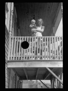 0532_Miners wife and child , Kempton ,