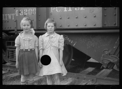 0542_Two friends , in front of a coal truck , Kempton