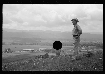 0544_Viewing the Tygart Valley from a vantage point