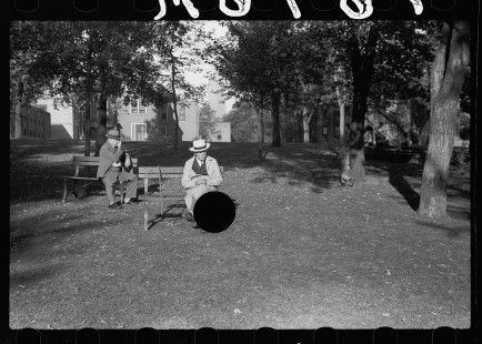 0563_Relaxing in the park, Minneapolis