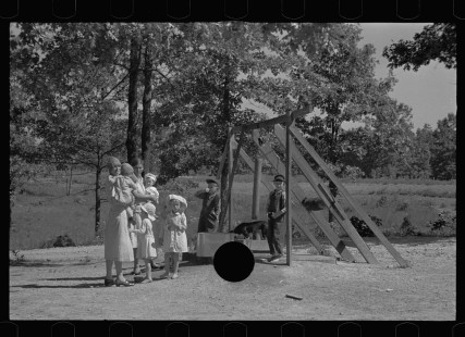 0611_ Affluent family , children's play equipment