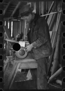 0612_Polishing using power driven buffing wheel