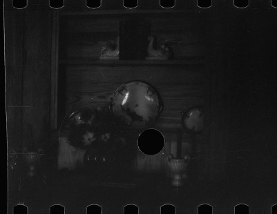 0626_ Living room ornaments, unknown home