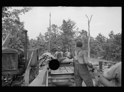 0628_ Tractor driving saw-bench , Skyline Farms, Alabama