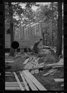0631_Constructing a timber house ,