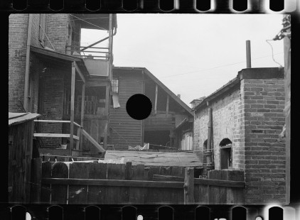 0686_Sub-standard housing and furnished rooms, Washington D.C.