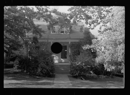 0691_Large modern affluent housing , probably Washington D.C. suburb