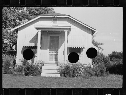 0705_Affluent single storey housing, probably Washington D.C .suburb