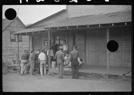 0740_MIners playing cards