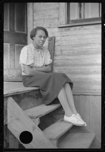 0743_Black-American women sitting on steps , unknown location