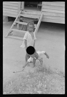 0806_African- American children at play , Alabama