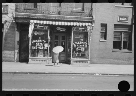 0828_Steet scene , Locksmith , woman with umbrella