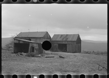 0848_Unknown barns and possible dwelling , unknown location