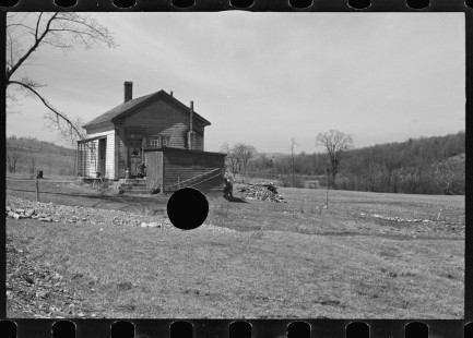 0854_Isolated homestead ,occupied , unknown location