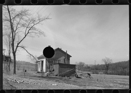 0855_Isolated homestead ,occupied , unknown location