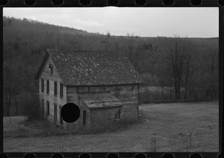 0871_Probably abandoned dwelling , unknown location