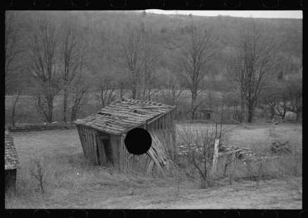 0872_abandoned farm out building, unknown location