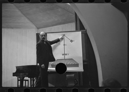 0917_Possibly scientific lecture, possible NYC