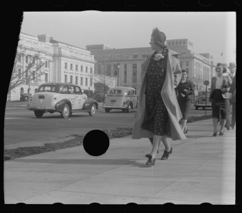 0944_Pedestrians ,12th Street , Washington D.C. nr Pennsylvania Avenue