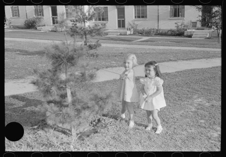 0962_Small children , at Greenbelt Development , Maryland