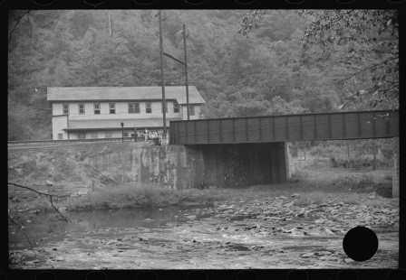 0968_Mining community , River and bridge , Marine , West Virginia