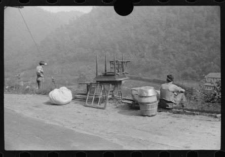 0979_ Changing accommodation with goods and chattels, Charleston