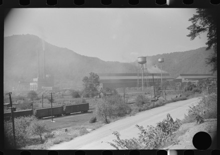 0981_Industial smoke probably from Union Carbide , Charleston