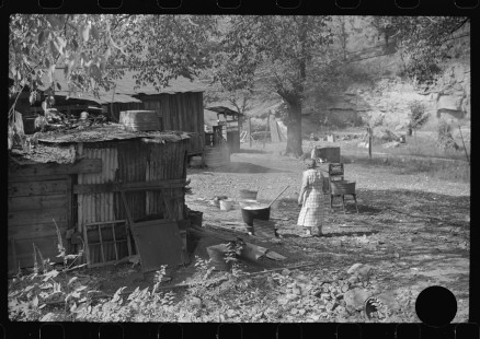 0989_Sub-standard accommodation and living , West Virginia