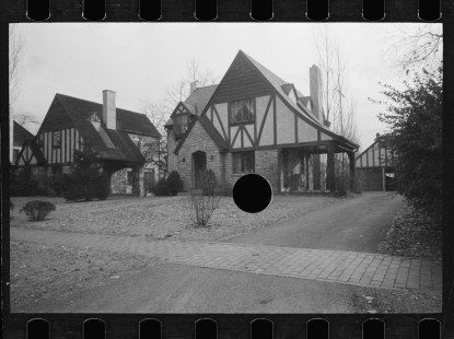 0199_Houses in Mariemont, Ohio