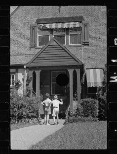 0318_Children on the front porch, Washington D.C.