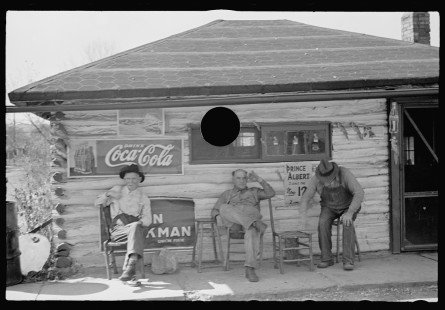 0414_Noon-day rest front of lunchroom