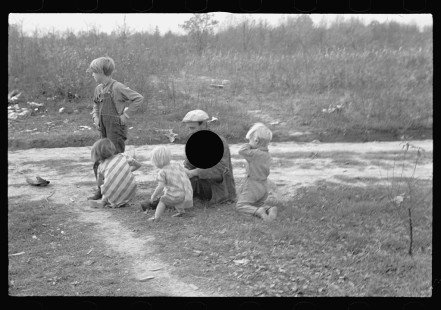 0426_Father on relief ,with family of ten, Brown County