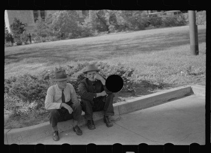 0466_ Farmers sat talking
